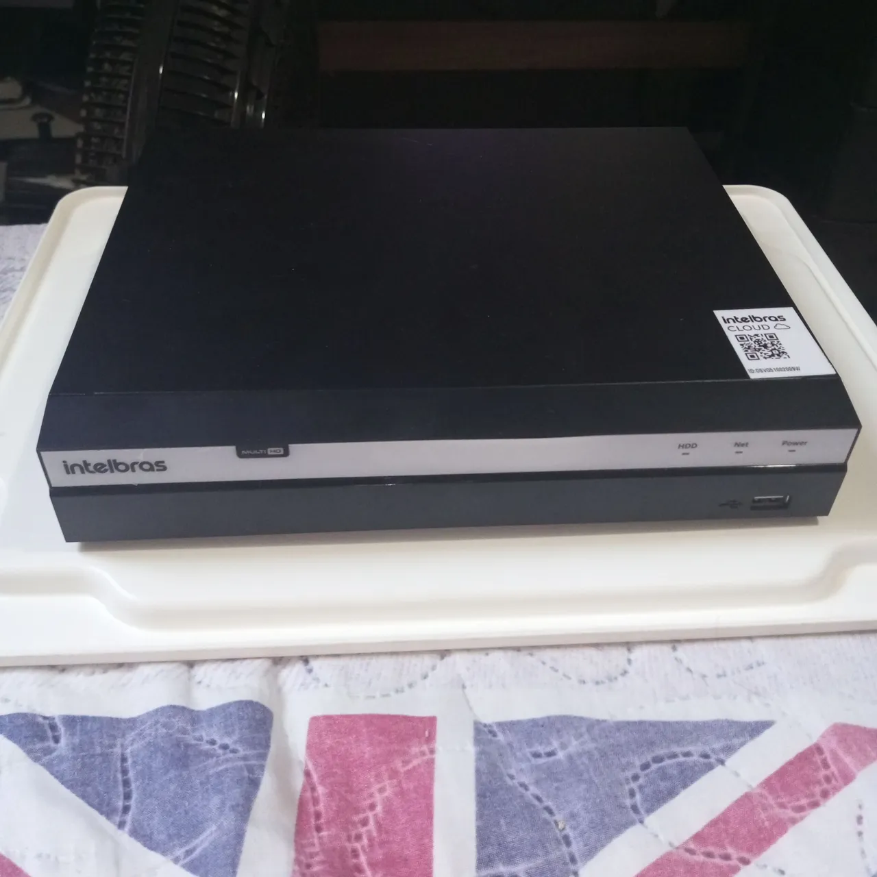 01 Gravador de Vídeo Digital Intelbras MHDX 3104 sem HDD + 02 Câmeras Intelbras VMH 1220B