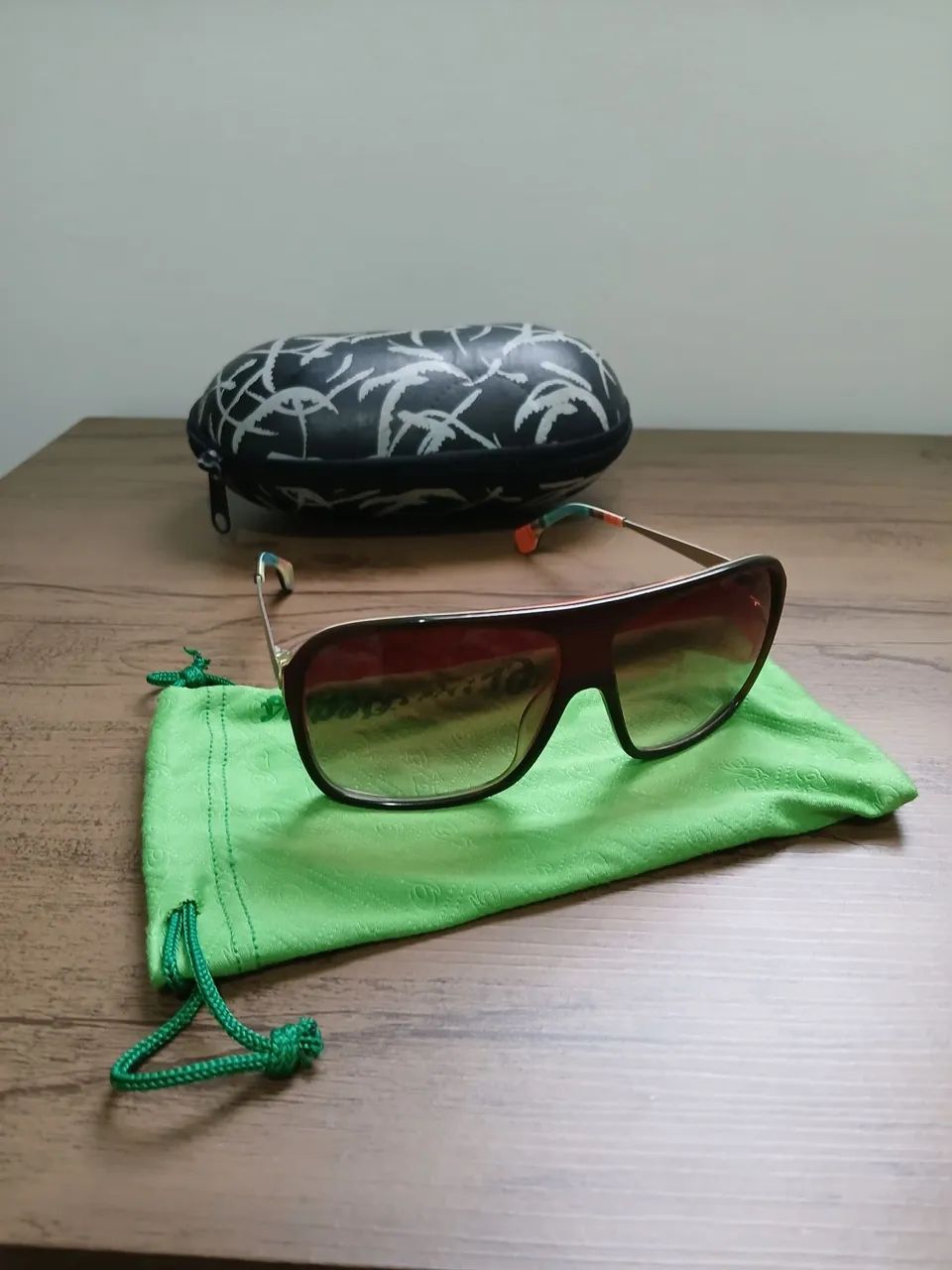 Óculos de Sol Modernos com Case e Flanela