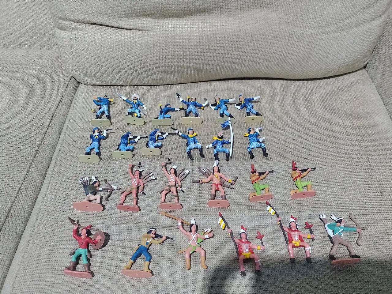 Forte Apache Gulliver  anos 80 Miniaturas Bonecos(lote com 24 unidades. - Foto 2