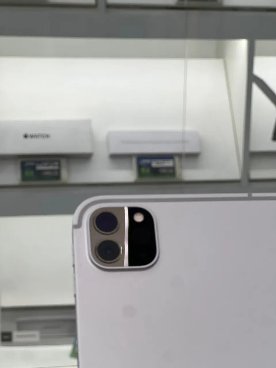 iPad Pro M2 6 Geração Wi-Fi + Cell 12.9 Polegadas 1TB - Magic Keyboard 12.9 - Seminovo   - Foto 3