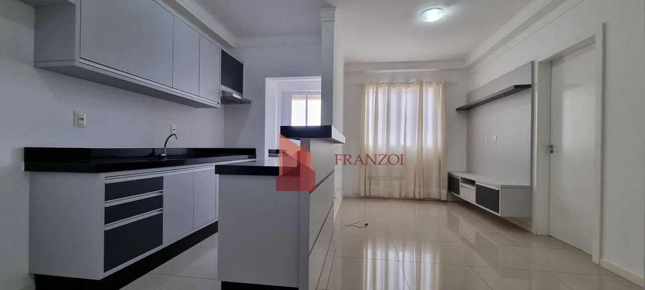 LOCAÇÃO: Apartamento semi MOBILIADO, com 1 Dormitório, Centro, Itajaí/SC!