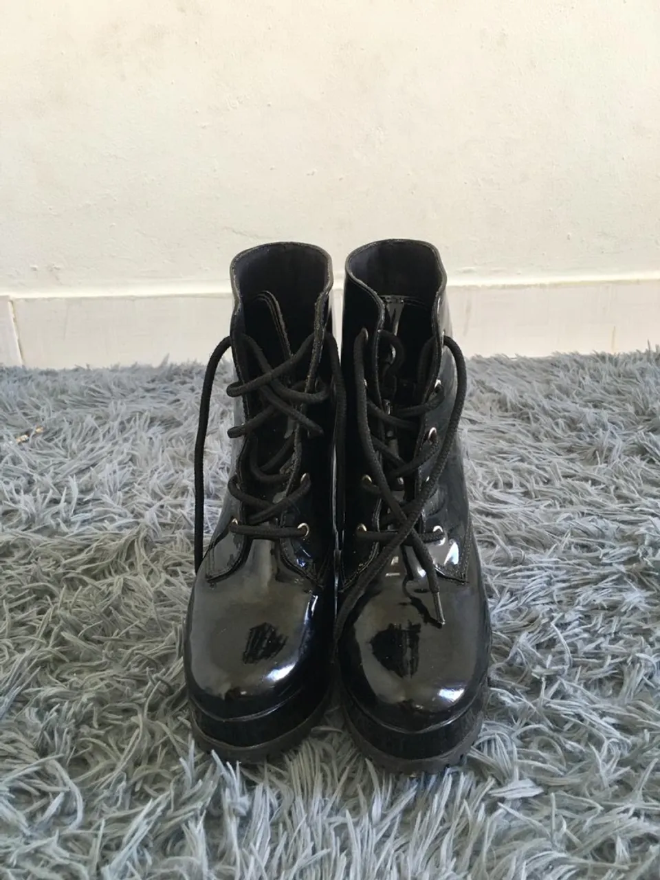 Botas pretas de cano curto