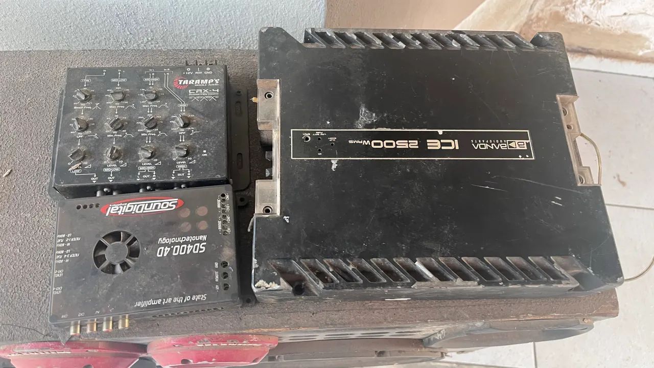 Caixa de som e aparelhos 