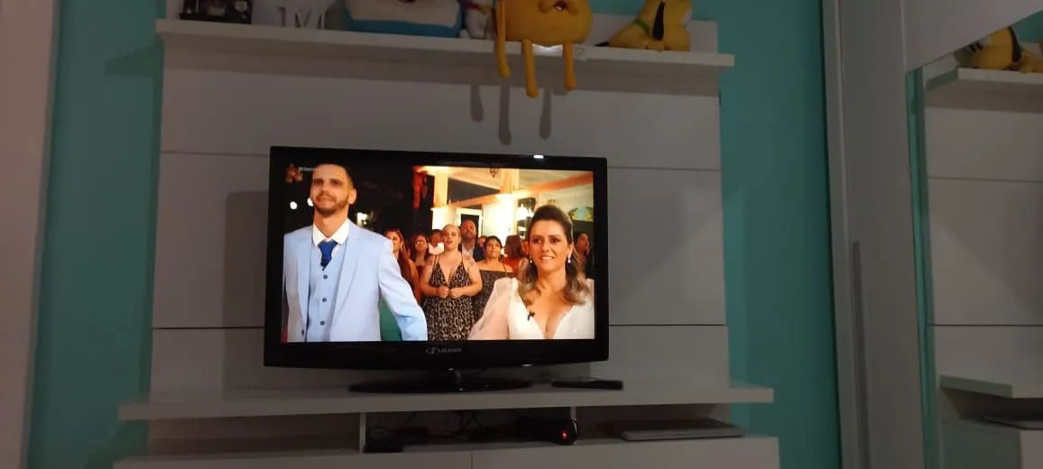 Painel de TV branco Mobly com prateleiras e 2 gavetas - Foto 4