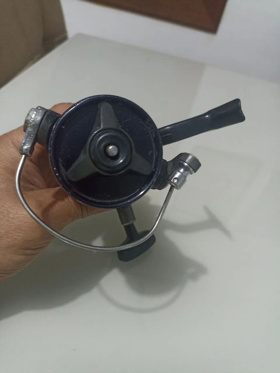 Molinete de pesca Daiwa D1600 mesmo BG15  - Foto 4