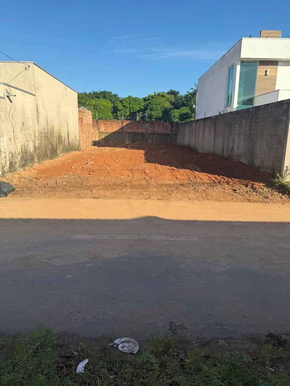 Vende-se um terreno na zona sul, atrás do hospital João Paulo