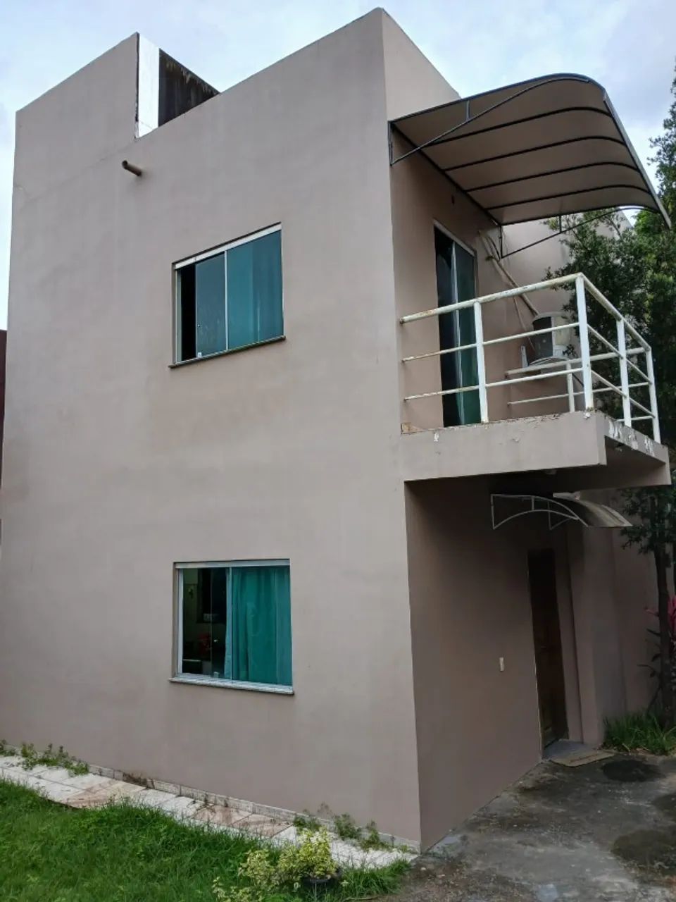 CASA DUPLEX EM FLORES 