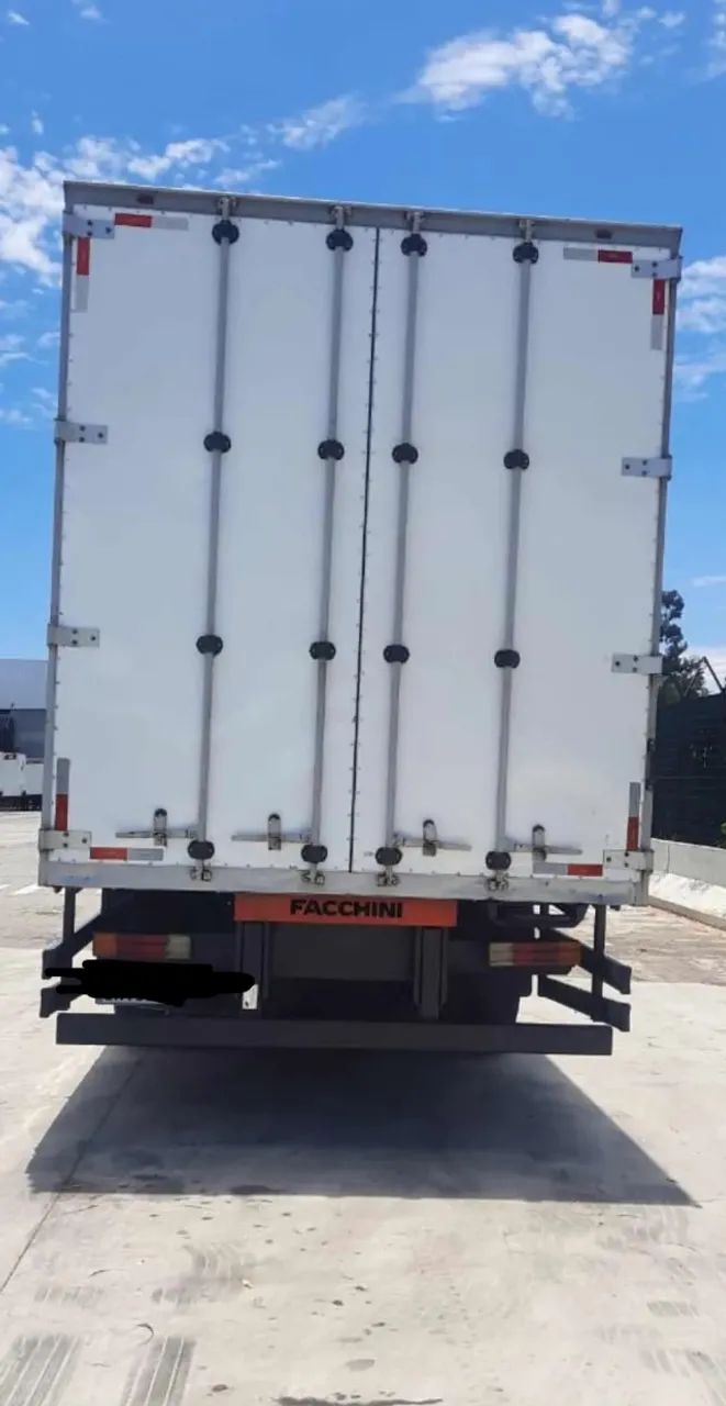 Atego 2426 Baú Seco 2015 - Foto 4