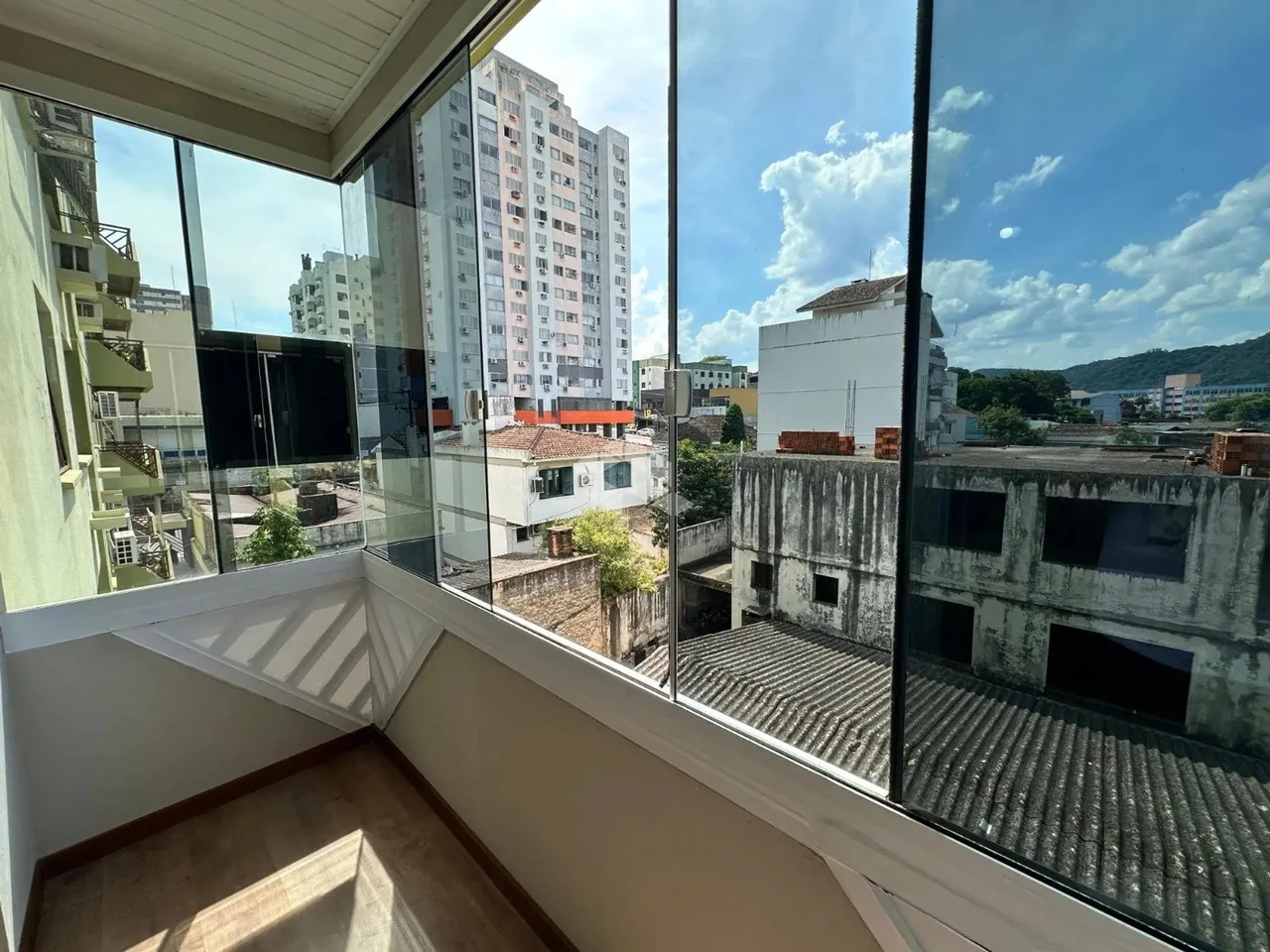 Apartamento de 2 quartos com suíte e vaga de garagem à venda em Santa Maria