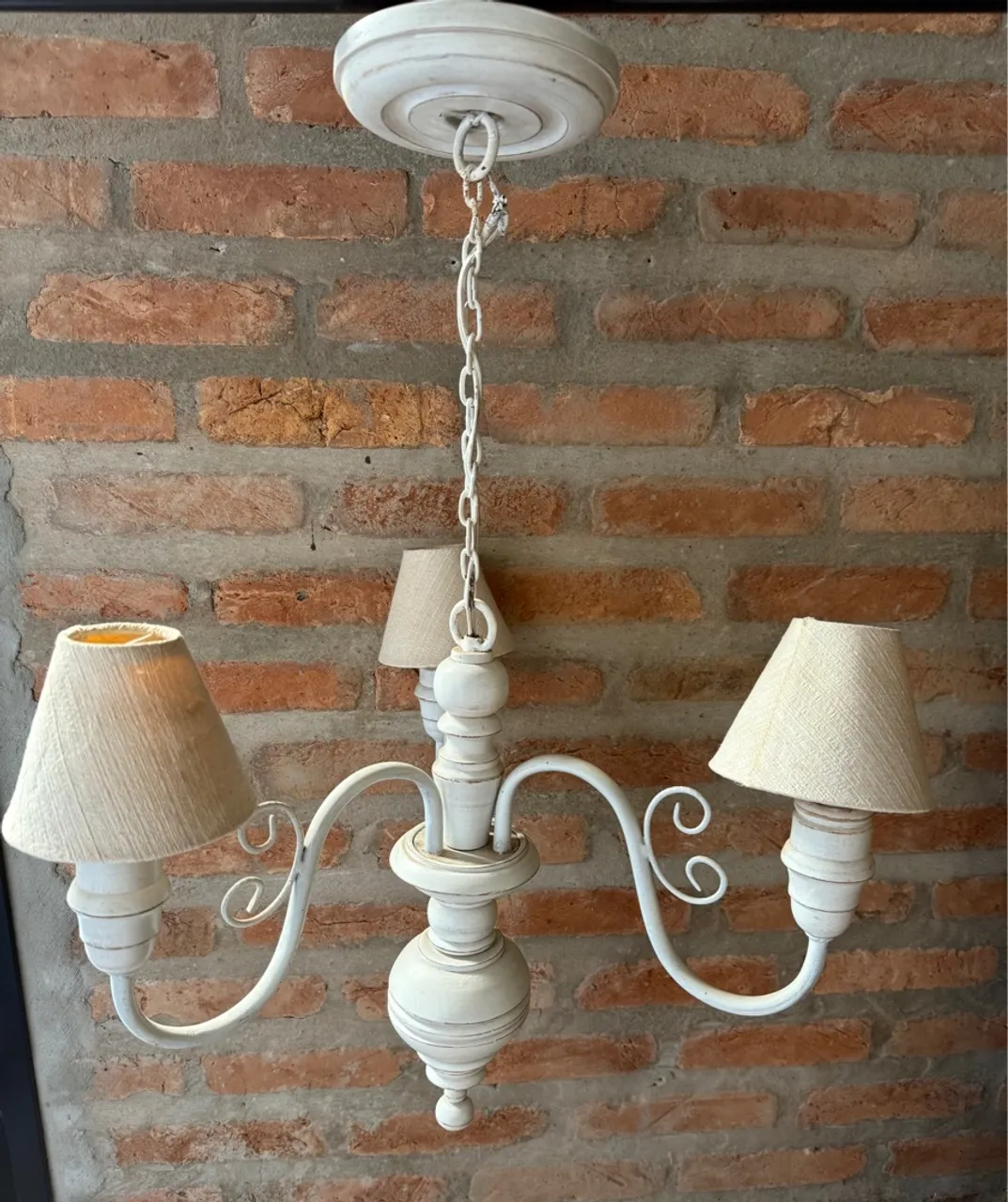 Lustre Clássico com 3 Braços e Cúpulas