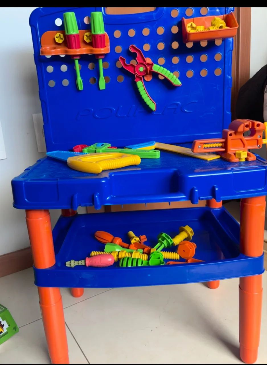 Mesa de ferramenta que vira maleta 