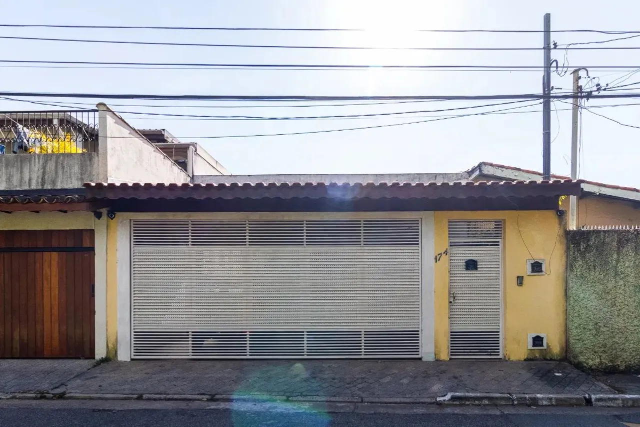 Casa tipo para venda com 2 quartos, sendo 1 suíte, 120m²