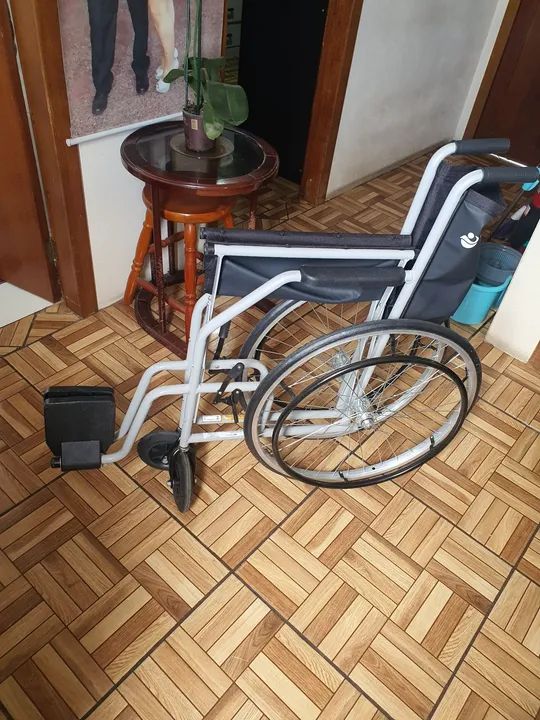 Cadeira de rodas em ótimo estado! - Foto 5