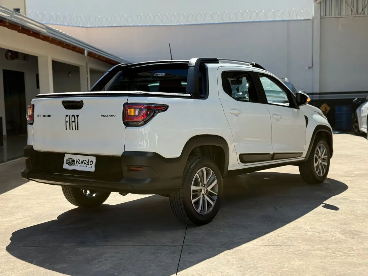 FIAT STRADA 1.3 FIREFLY FLEX VOLCANO CD MANUAL BRANCO 2023 - Foto 4