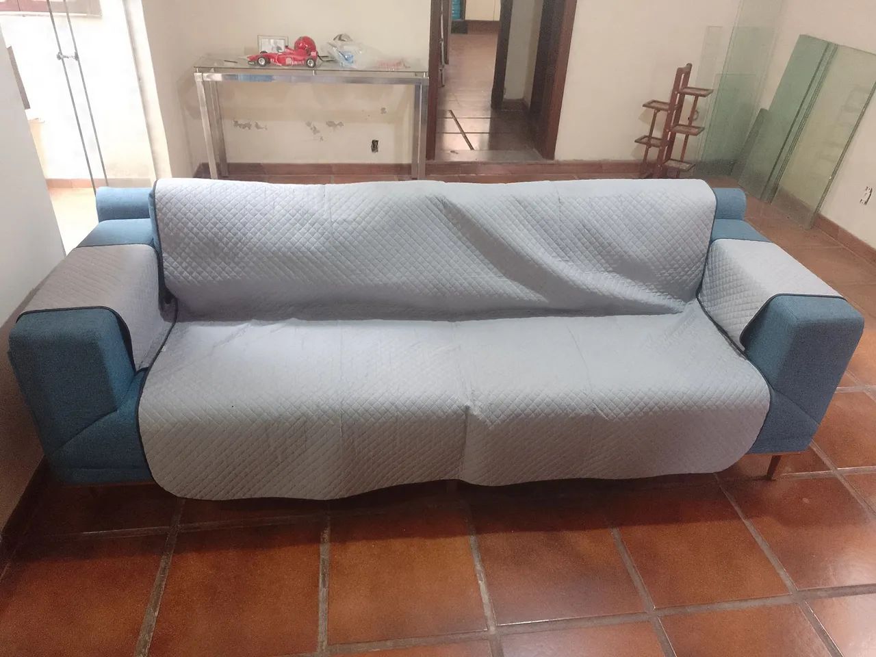 Sofá 3 lugares tecido tipo jeans  - Foto 5