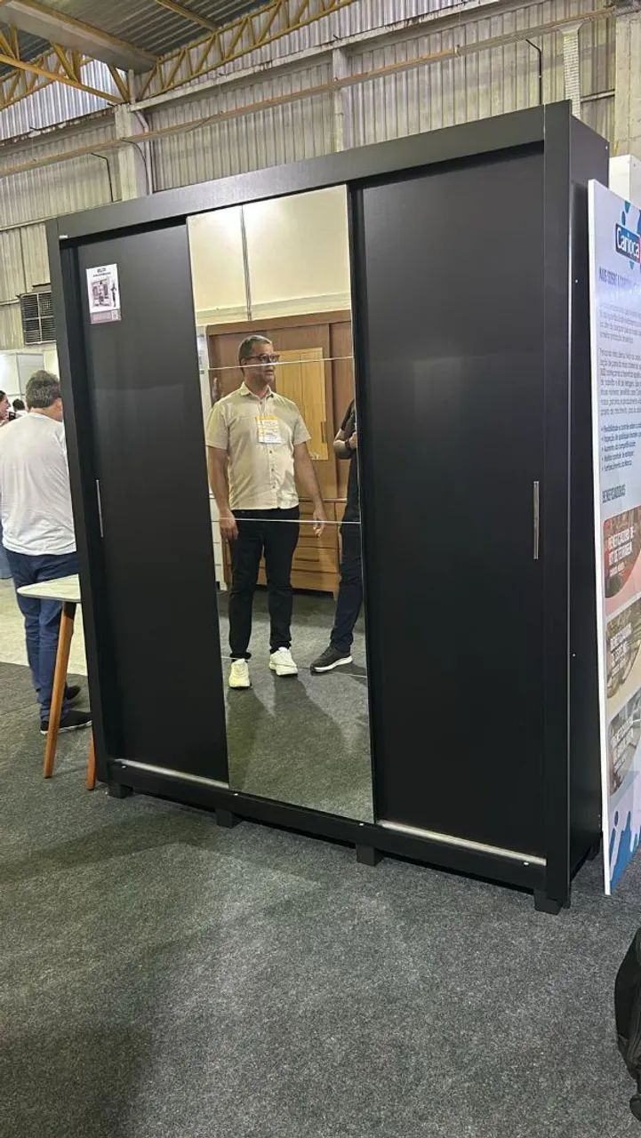 Guarda roupa de casal portas de correr com espelho  - Foto 4