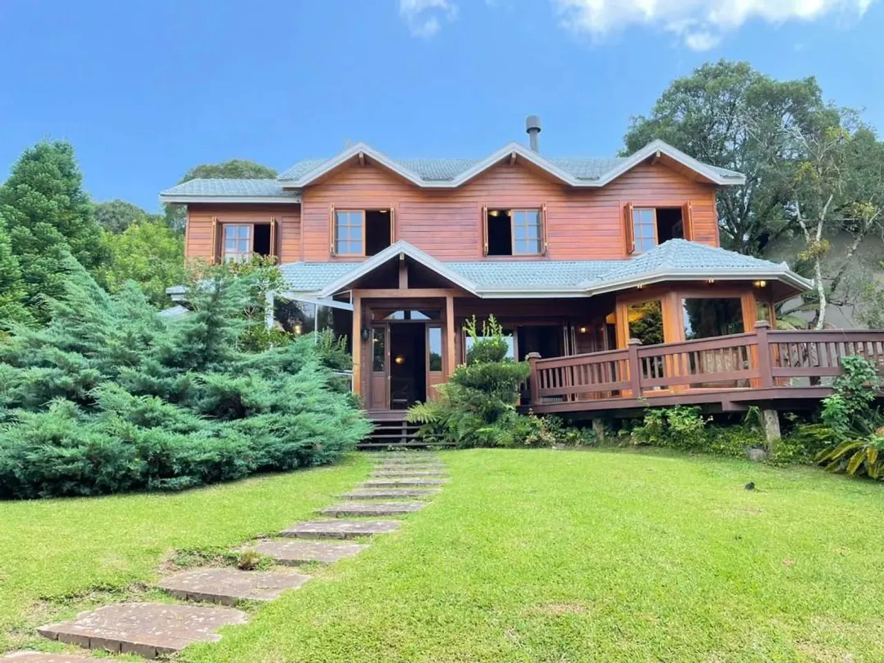 Casa Totalmente Mobiliada em Condomínio em Gramado - Residencial Vale do Bosque REF: 5116