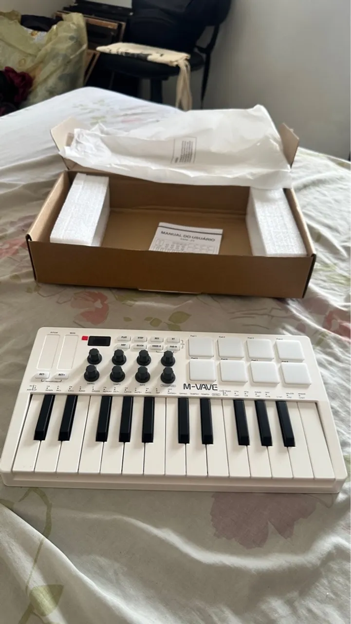 Controlador de teclado M-WAVE de 25 teclas praticamente novo