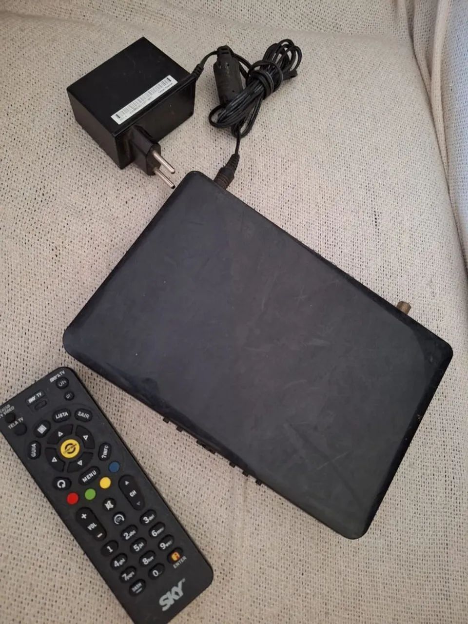Aparelho e controle Sky 