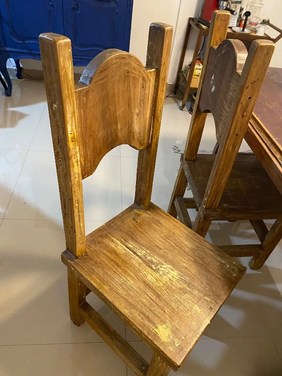 Mesa de madeira com 4 cadeiras - Foto 2