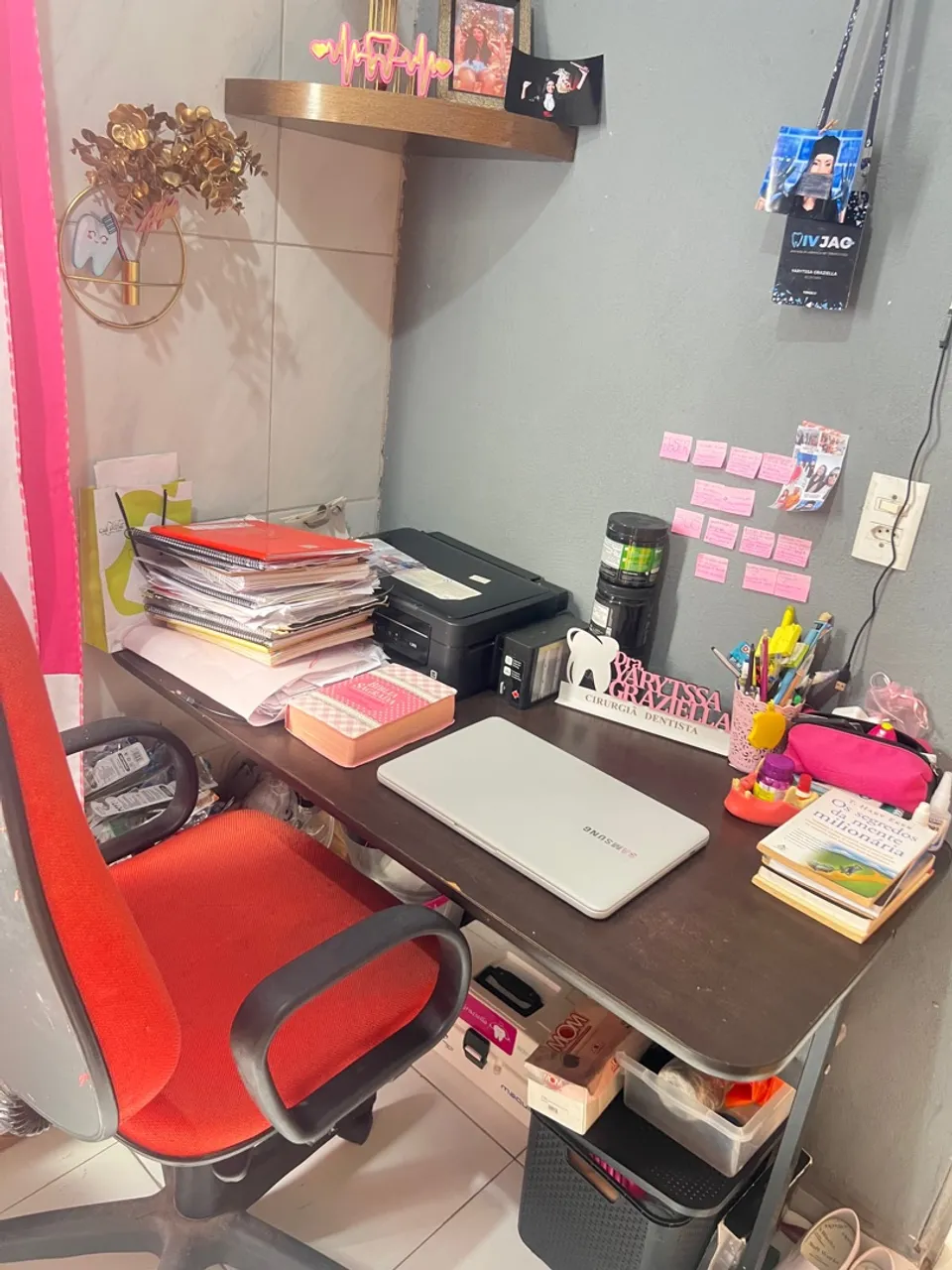 Cadeira de escritório ergonômica vermelha