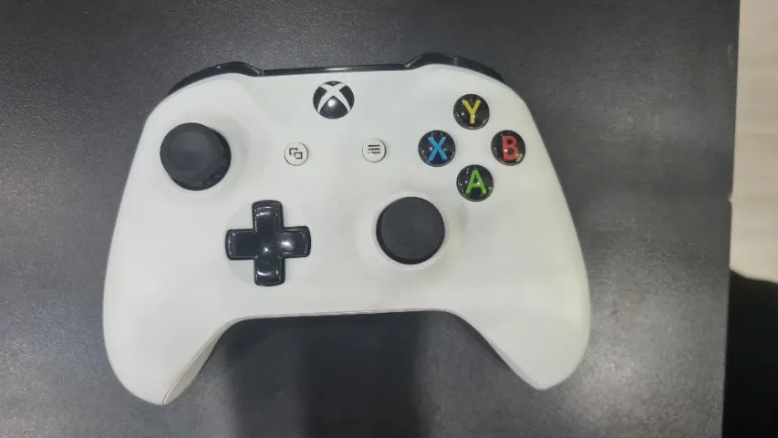Controle Xbox One V2 Branco - Confortável e Preciso | Estilo Moderno e Alto Desempenho