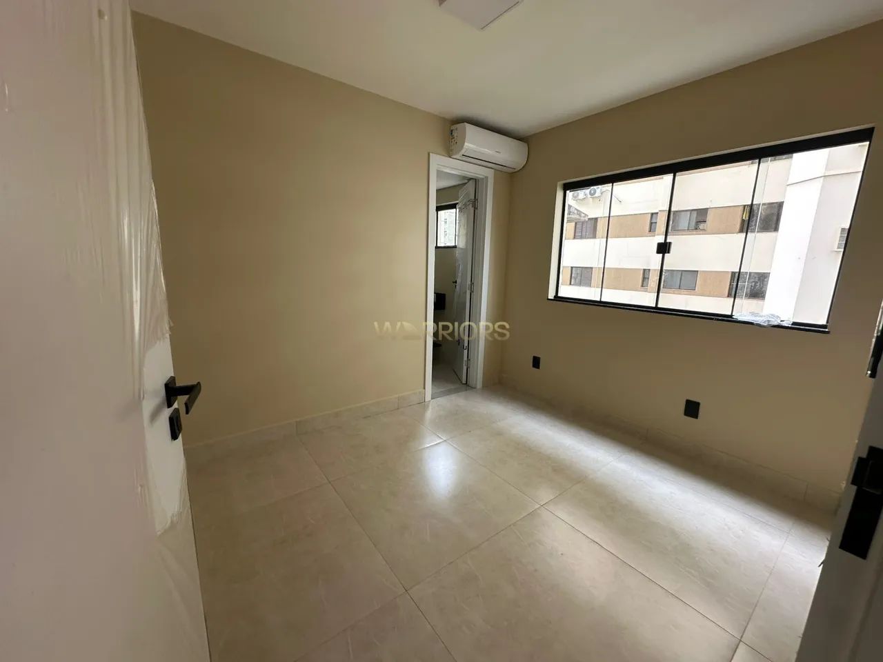 VENDO APARTAMENTO NO EDIFÍCIO CALAMARES, SETOR OESTE - Foto 4