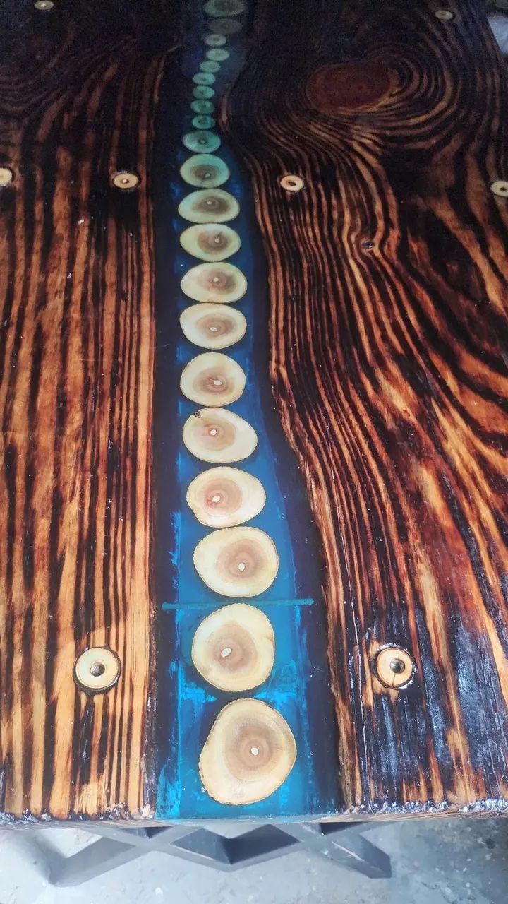 Mesa de madeira com resina epóxi - Foto 5
