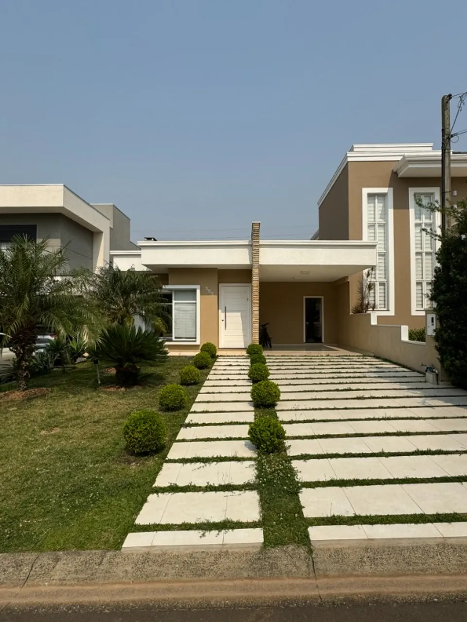 Casa térrea no Condomínio Vida Sadia com 3 quartos e Piscina Mobiliada
