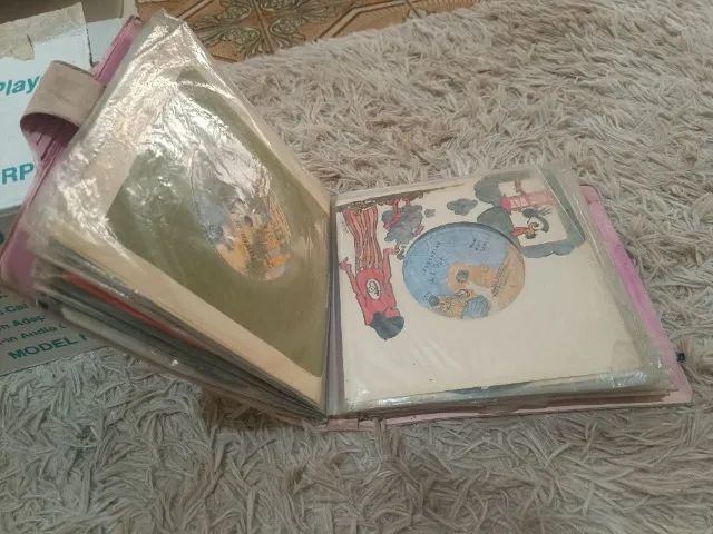 Toca Discos LPs Compactos Vintage Sharp Modelo RP101 + Diversos LPS compactos - Foto 5