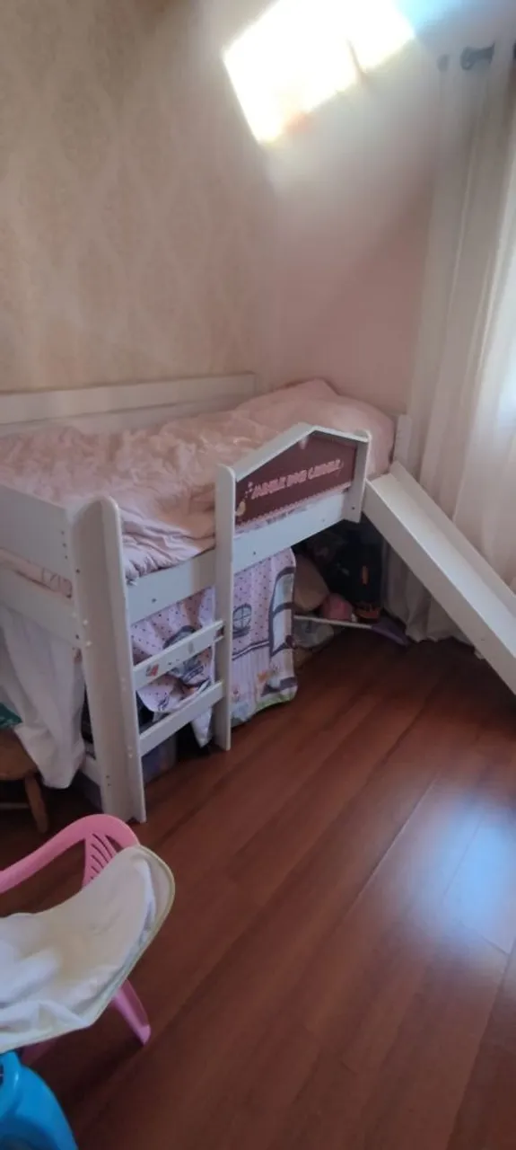 Cama infantil com escorregador marca JOY