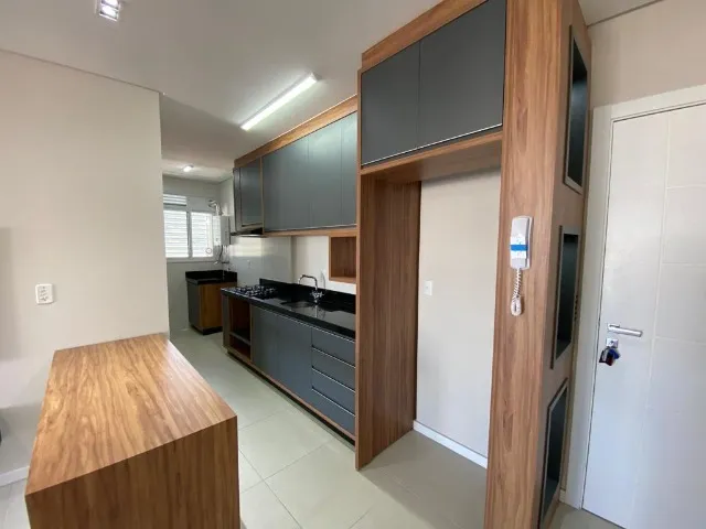 Locação Anual - Apartamento semi-mobiliado com 2 dormitórios e 2 vagas -Balneário Camboriú