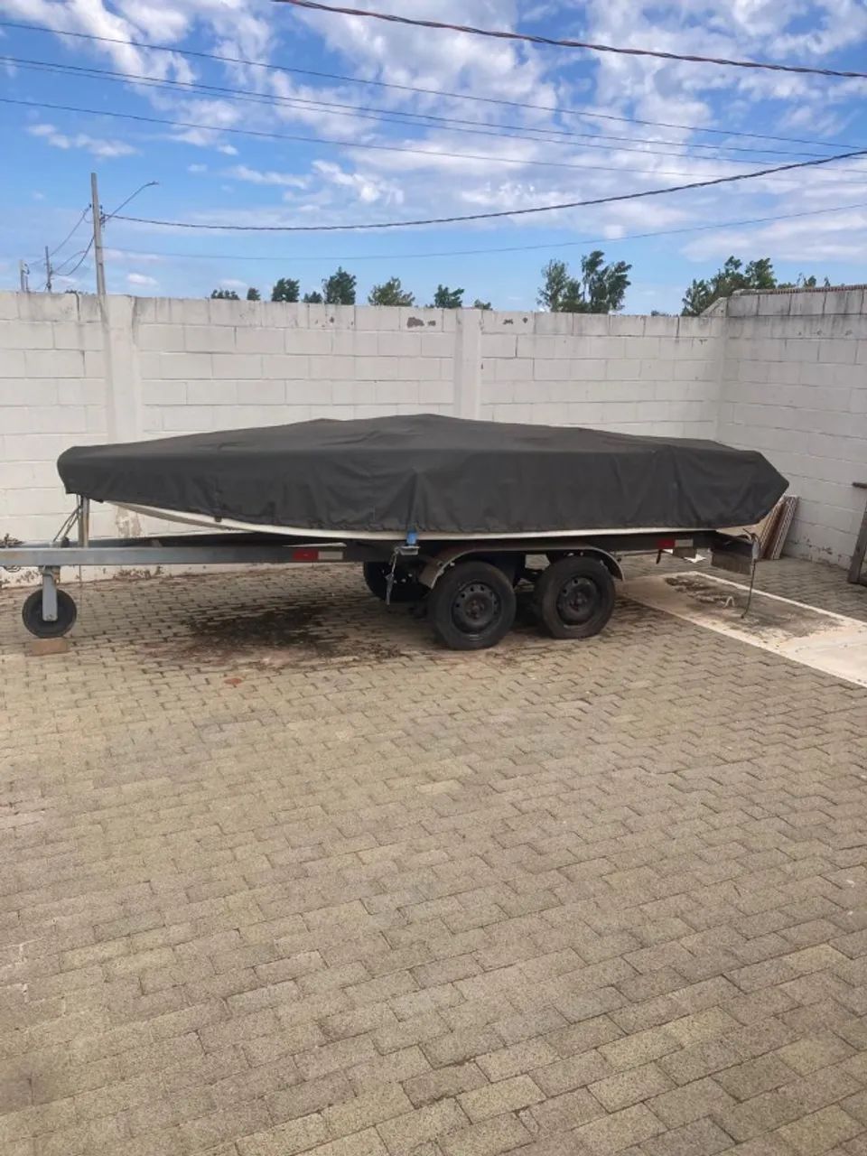 Lancha Cracker Box V8