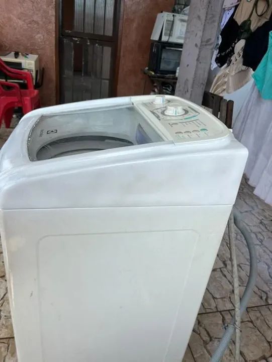 Vendo máquina de lavar roupa 8,5 Eletrolux usada com marca de uso preço 450  - Foto 4