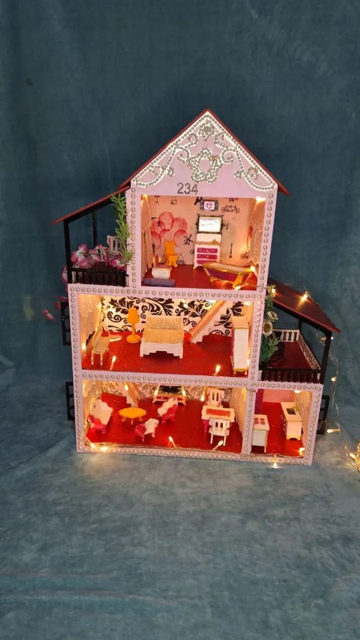 Casinha de Boneca montada decorada com móveis e luz  - Foto 2