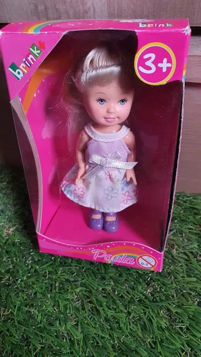 Boneca Paula tipo boneca Kelly da barbie.