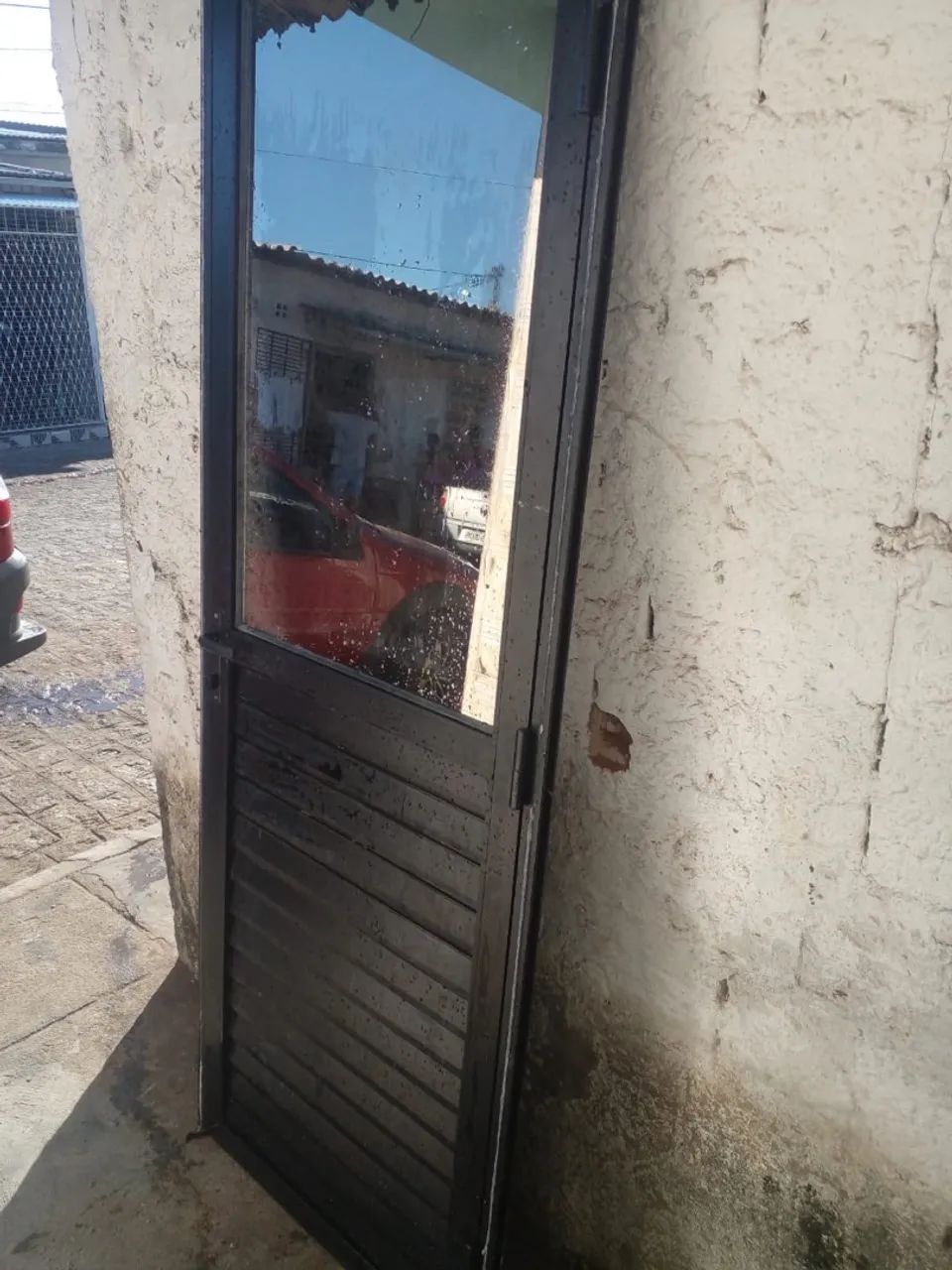 Porta de alumínio com vidro - Seminova - Foto 2