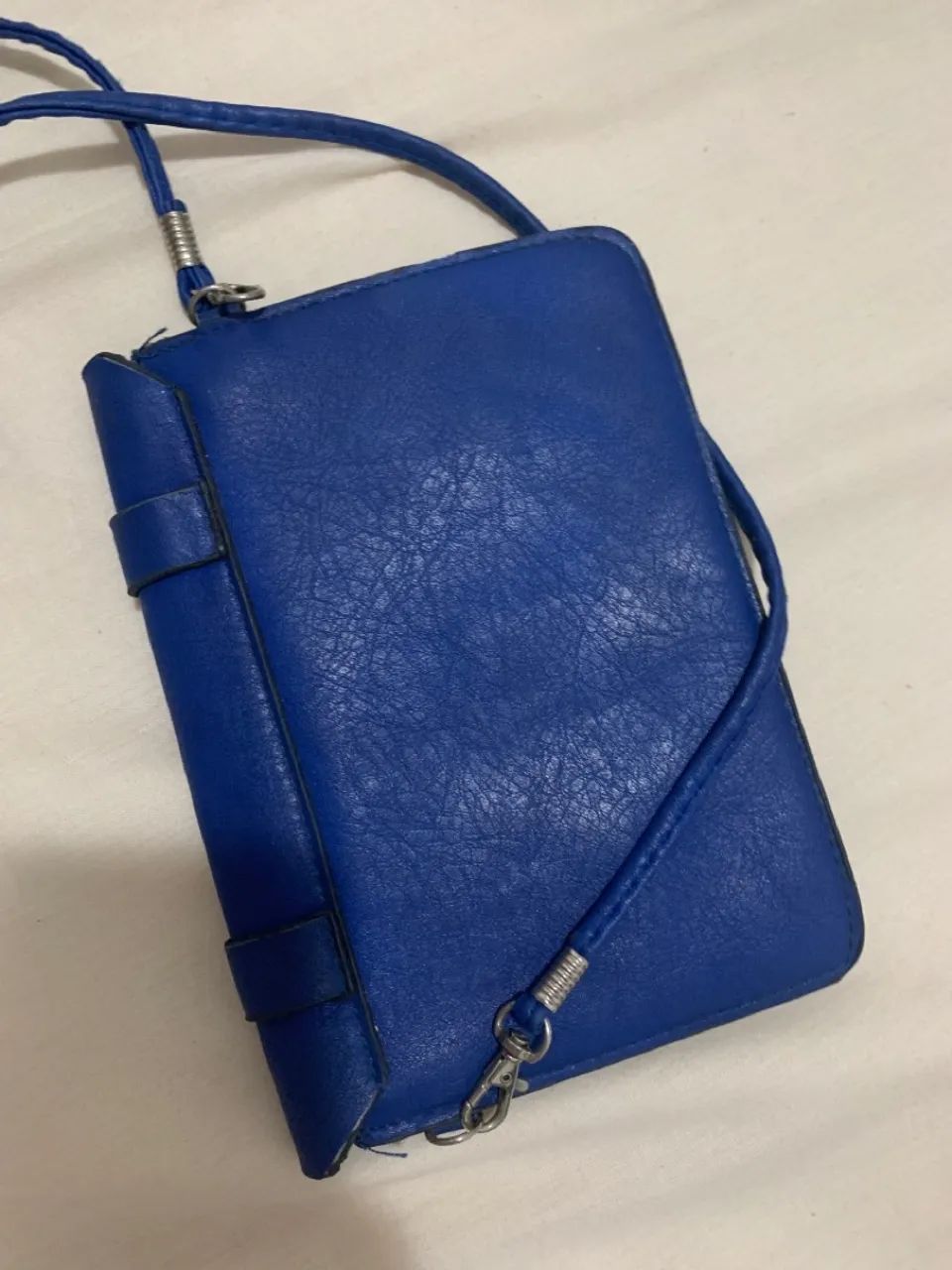 Bolsa de ombro azul com detalhes dourados - Foto 2