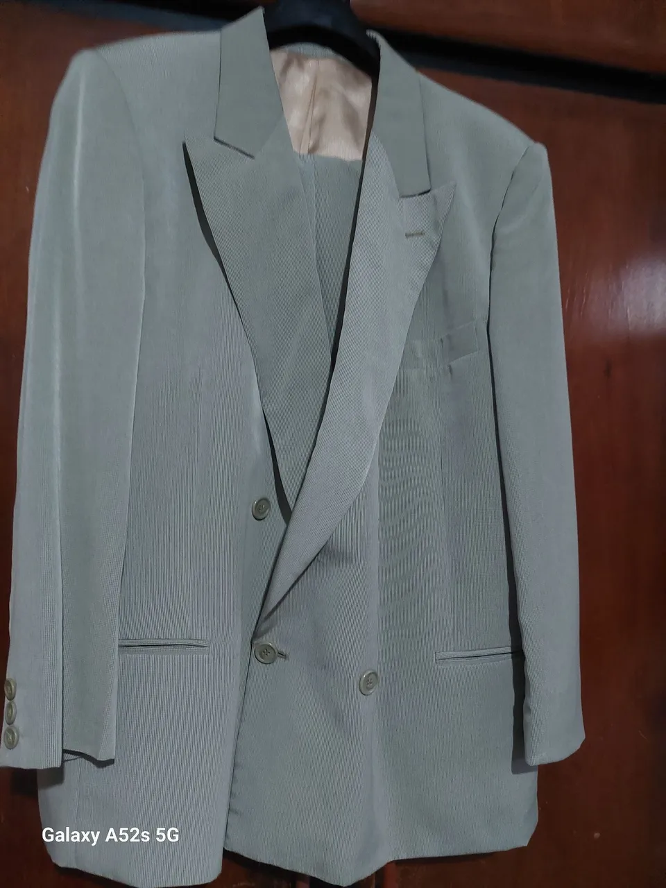 Terno Masculino Clássico - Elegância em Tons de Verde
