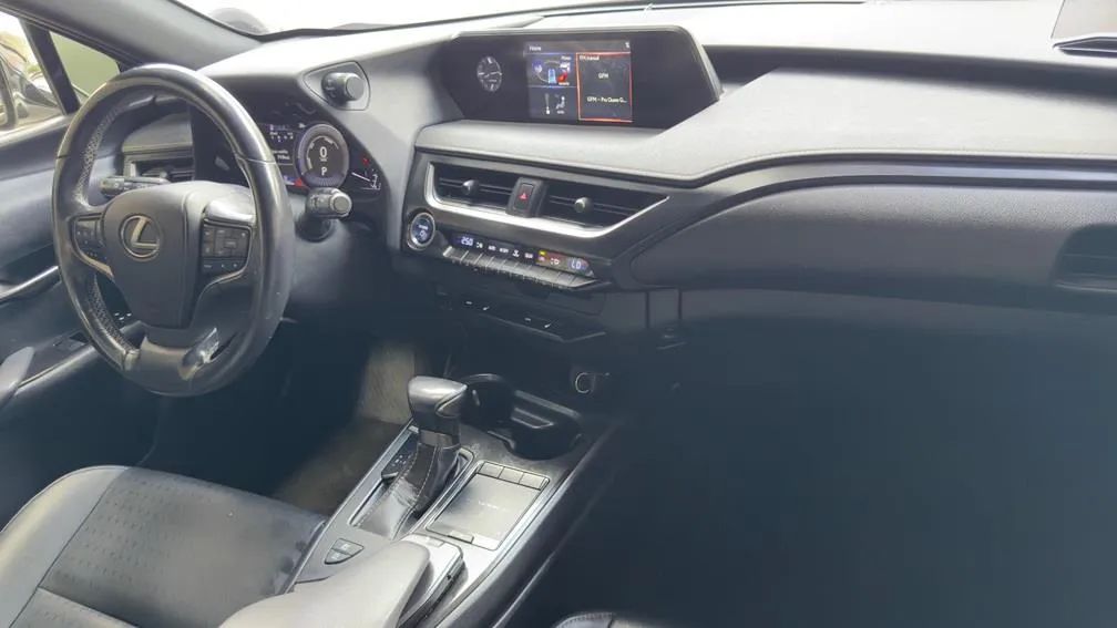 Lexus UX-250h Dynamic 2.0 16V Aut.(hybrid), foto 8 de 14