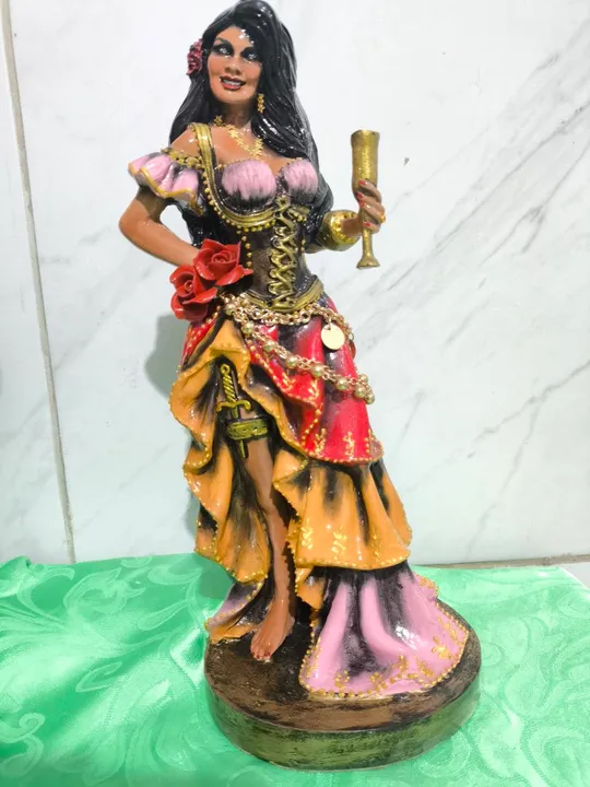 Estátua da Pomba Gira Cigana