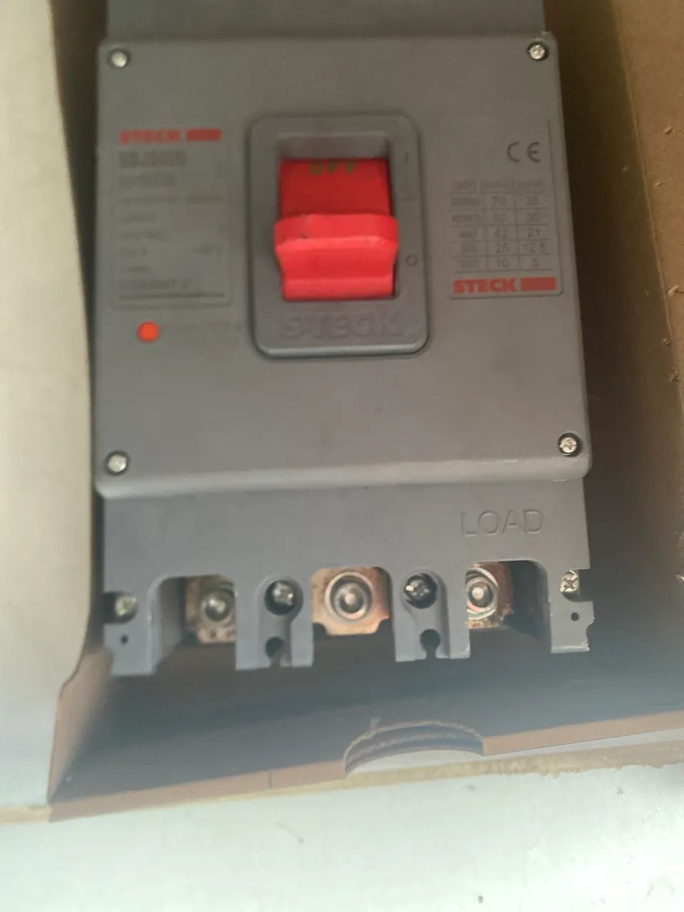 Interruptor automático en caja moldeada de 600 A trifásico Steek