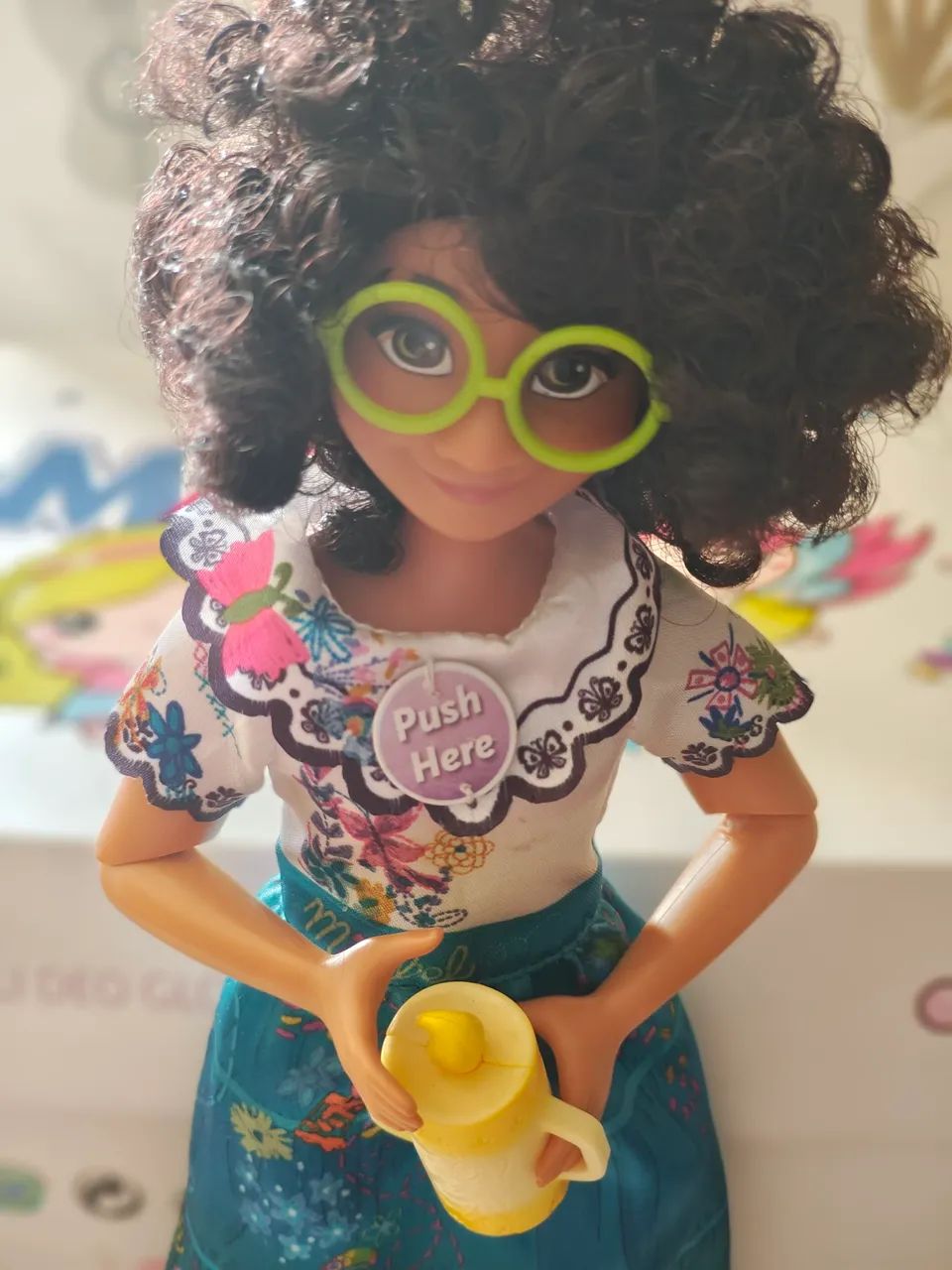 Boneca Mirabel Musical com vela Disney