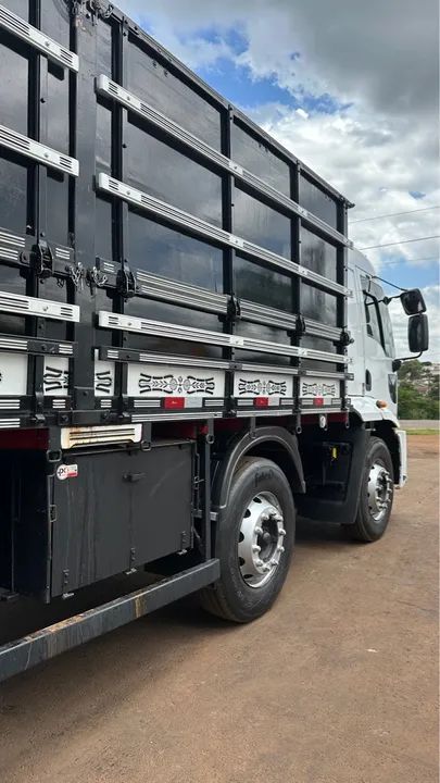  Cargo 3031 8x2 2019 Granel ou chassi  - Foto 4