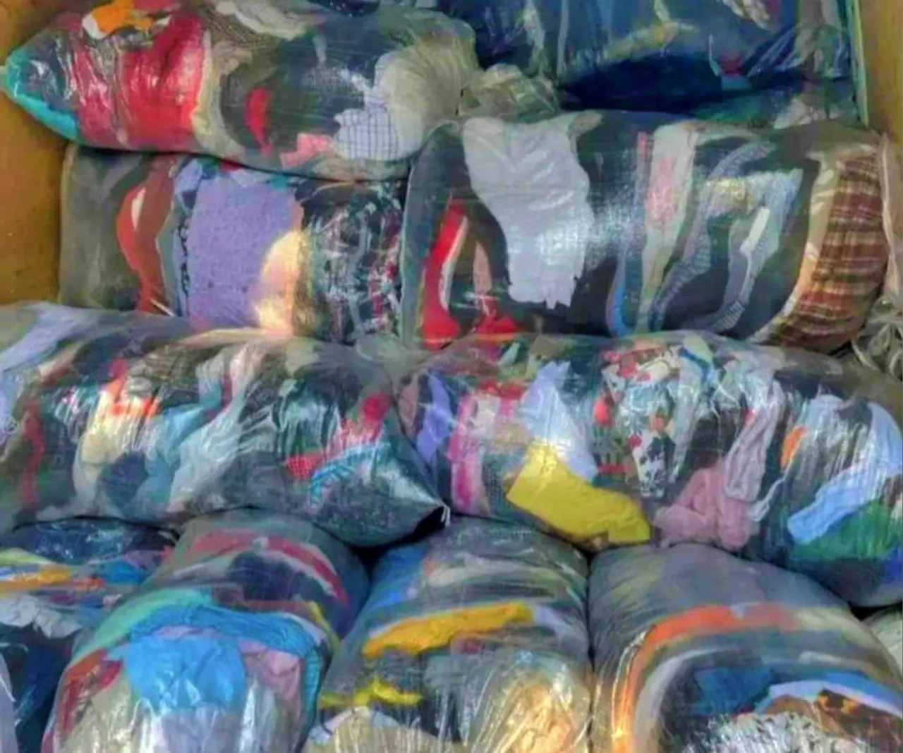 Fardo de Roupa Usada 50 Peças