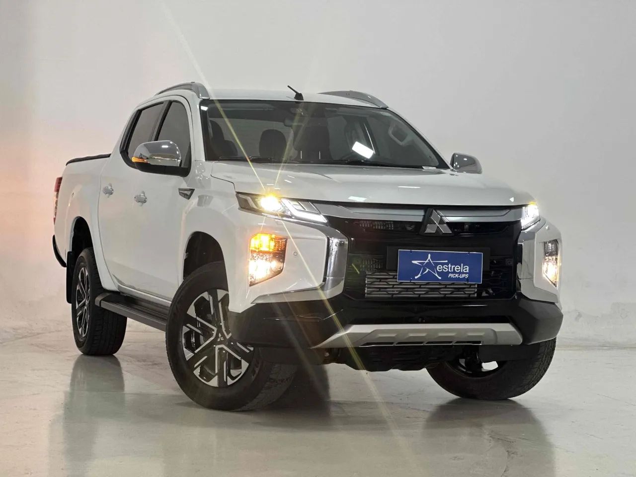 Mitsubishi L200 triton 2025 2.4 16v turbo diesel sport hpe-s cd 4p 4x4 automático - Foto 2