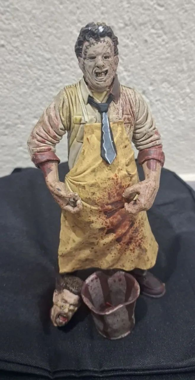 Action figure Leatherface do filme massacre da serra elétrica 1998 Mcfarlane 