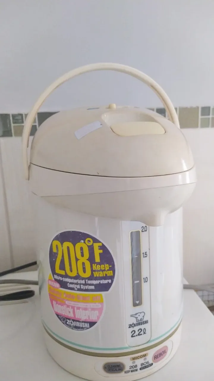 Venda de Garrafa Elétrica Aquecedora de Água.