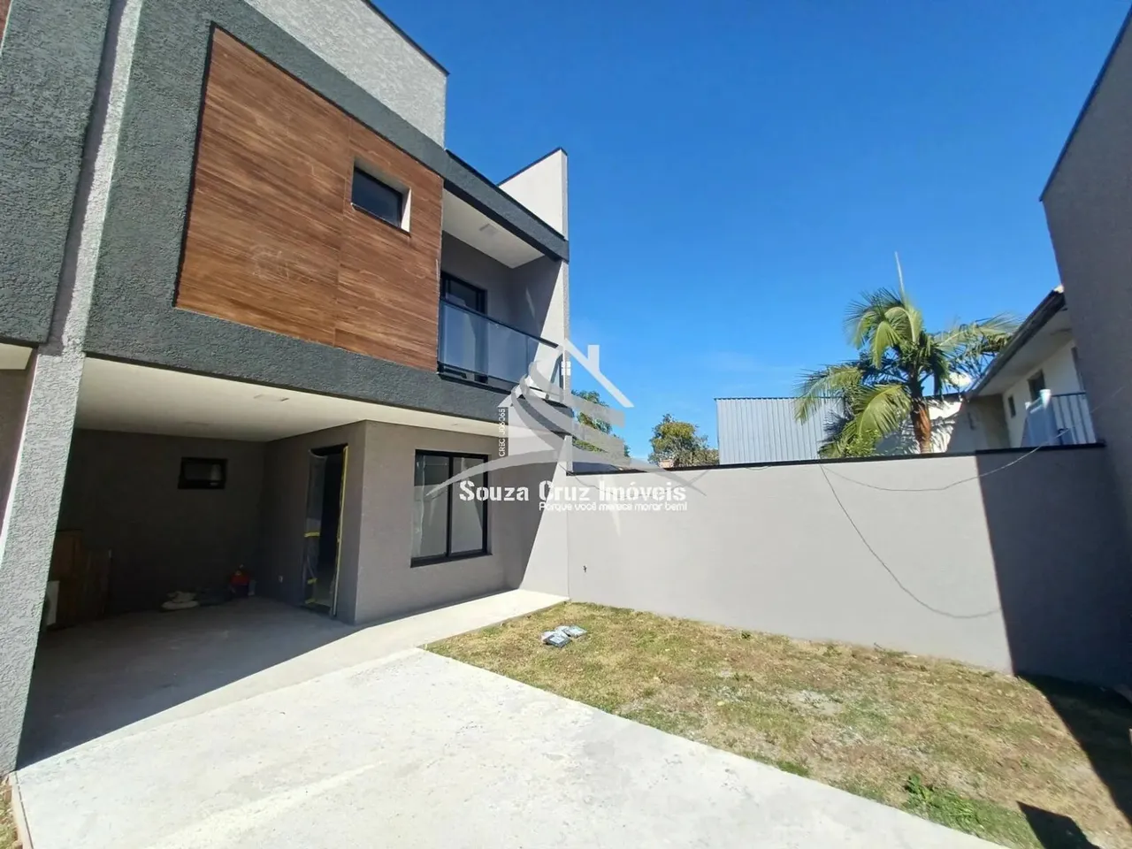Sobrado Ótima Região do Capão Raso - 3 Vagas de Garagem.
