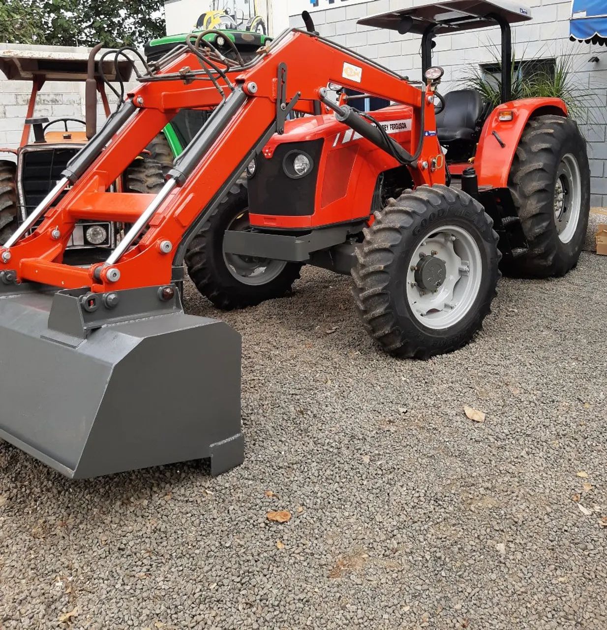 Trator Massey Ferguson com Concha